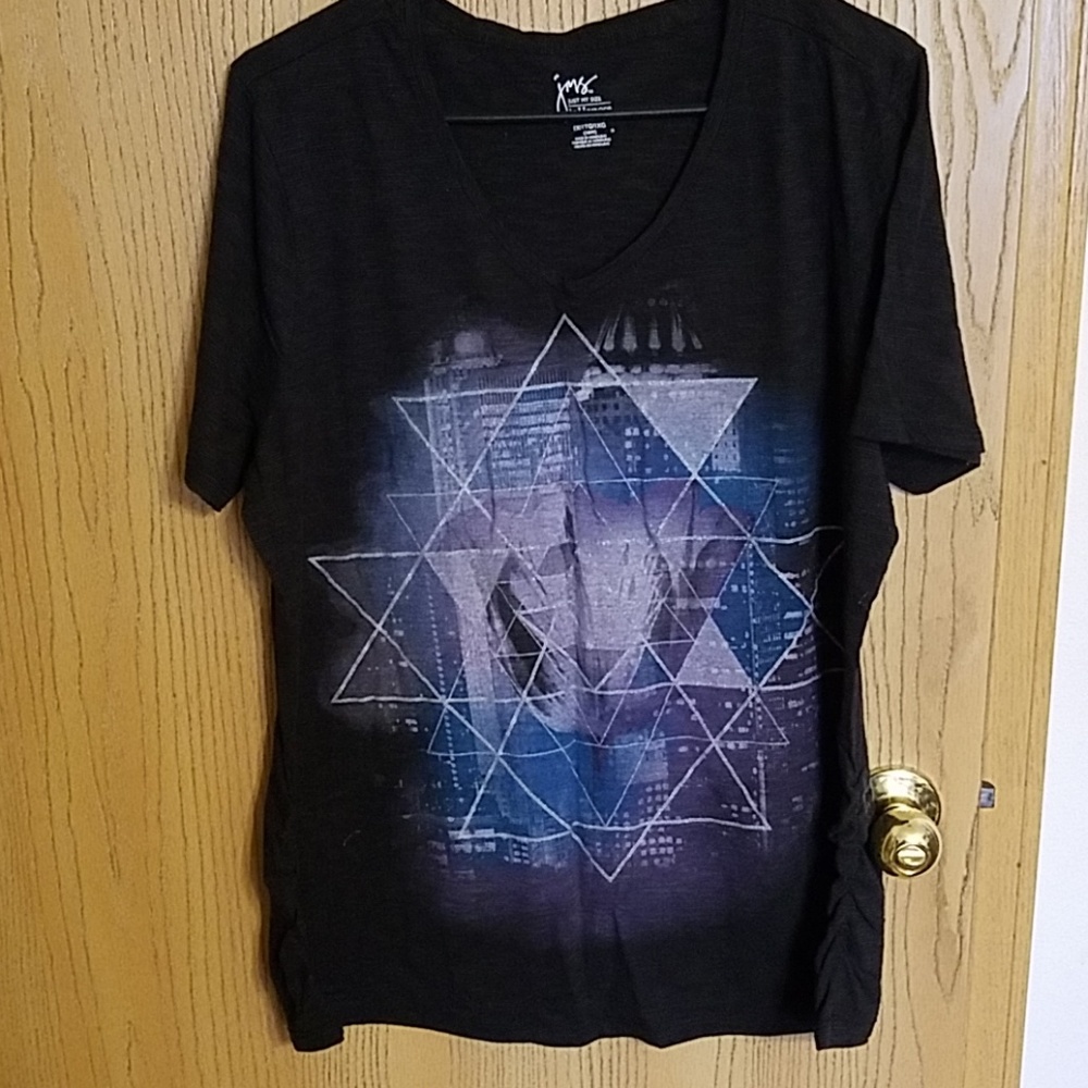 Black tee